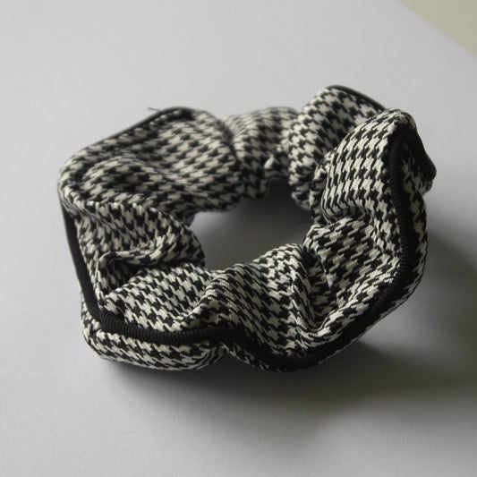 Black and white houndstooth monochrome scrunchie hair accessory New Zealand